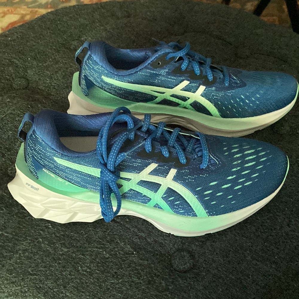 ASICS novablast 2 womens 8 running shoe